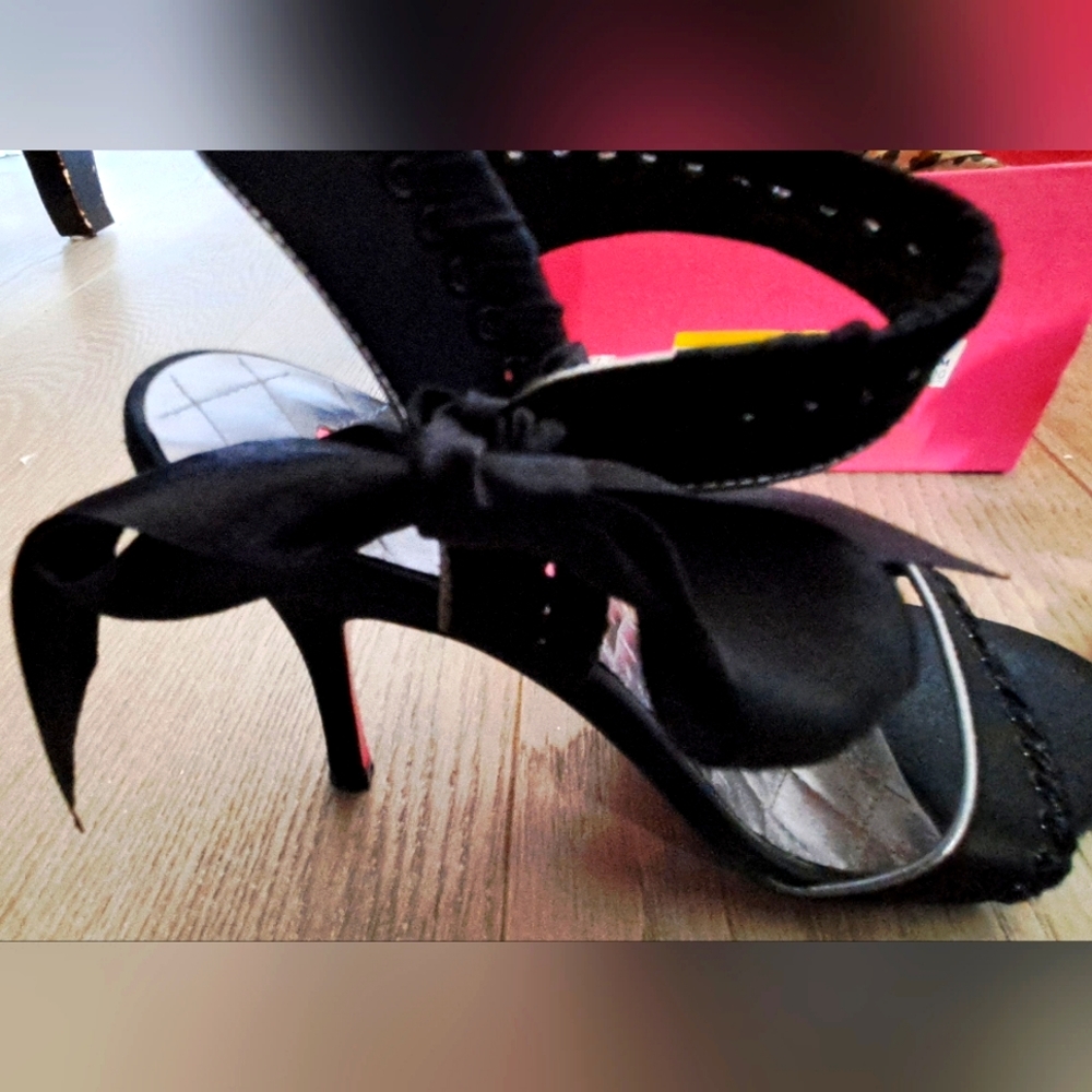 Vintage Betsy Johnson Black Tie Sandals - Picture 4 of 8